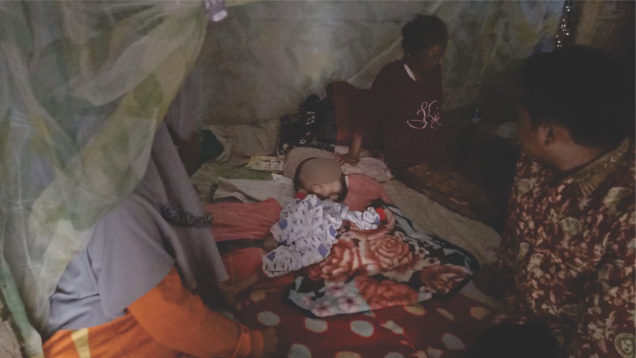 Evakuasi Pasien Bayi Penderita HIDROSEPALUS